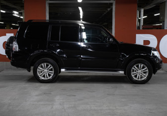 Подержанный автомобиль Mitsubishi Pajero 2014 года (3 фото)