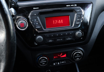 Подержанный автомобиль Kia Rio Sedan 2011 года (11 фото)