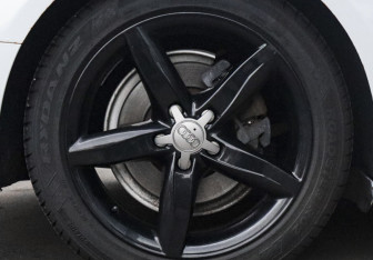 Подержанный автомобиль Audi A5 Coupe 2009 года (17 фото)