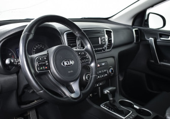 Подержанный автомобиль Kia Sportage 2016 года (8 фото)
