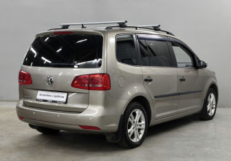Подержанный автомобиль Volkswagen Touran 2013 года (5 фото)