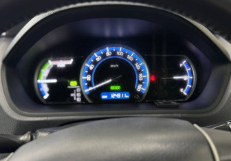 Подержанный автомобиль Toyota Voxy Minivan 2014 года (16 фото)