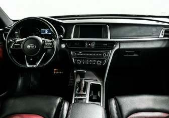 Подержанный автомобиль Kia Optima Sedan 2018 года (9 фото)