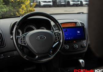 Подержанный автомобиль Kia Ceed Wagon 2007 года (10 фото)