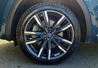 Подержанный автомобиль Geely Monjaro 2023 года (10 фото)