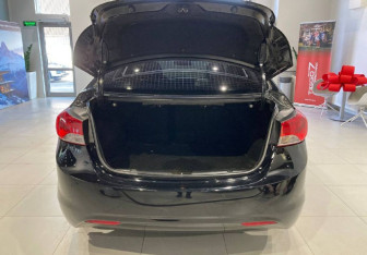 Подержанный автомобиль Hyundai Elantra Sedan 2012 года (7 фото)