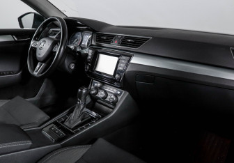 Подержанный автомобиль Skoda Superb Liftback 2015 года (9 фото)