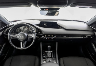 Подержанный автомобиль Mazda 3 Hatchback 2019 года (14 фото)
