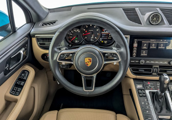 Подержанный автомобиль Porsche Macan 2020 года (22 фото)