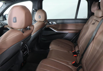 Подержанный автомобиль BMW X7 2019 года (13 фото)