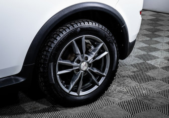 Подержанный автомобиль Volvo C30 2012 года (15 фото)