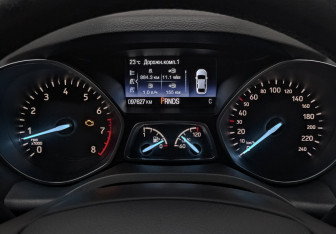 Подержанный автомобиль Ford Kuga 2017 года (16 фото)
