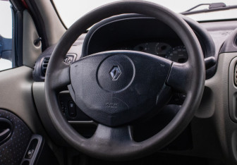 Подержанный автомобиль Renault Symbol 2006 года (15 фото)