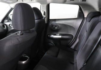 Подержанный автомобиль Nissan Juke 2011 года (12 фото)