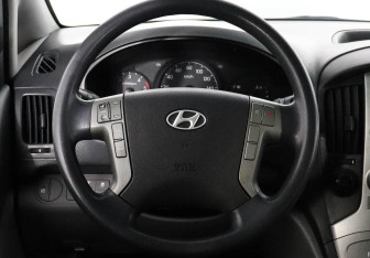Подержанный автомобиль Hyundai Grand Starex 2016 года (8 фото)