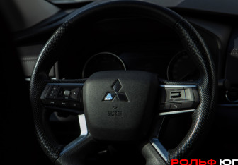 Подержанный автомобиль Mitsubishi Outlander 2022 года (16 фото)