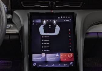 Подержанный автомобиль Hongqi H5 2024 года (17 фото)