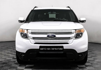 Подержанный автомобиль Ford Explorer 2014 года (2 фото)