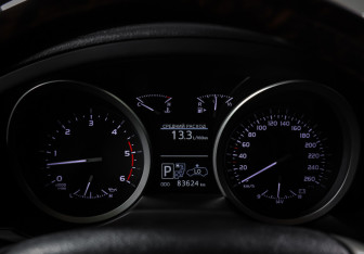 Подержанный автомобиль Toyota Land Cruiser Suv 2014 года (16 фото)