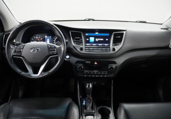 Подержанный автомобиль Hyundai Tucson 2016 года (14 фото)