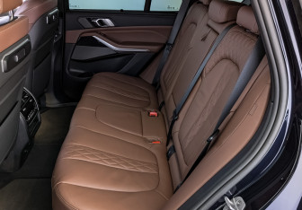 Подержанный автомобиль BMW X5 2025 года (18 фото)