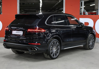Подержанный автомобиль Porsche Cayenne 2015 года (5 фото)