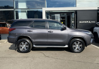 Подержанный автомобиль Toyota Fortuner 2018 года (4 фото)