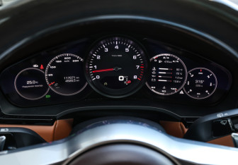 Подержанный автомобиль Porsche Cayenne 2018 года (11 фото)