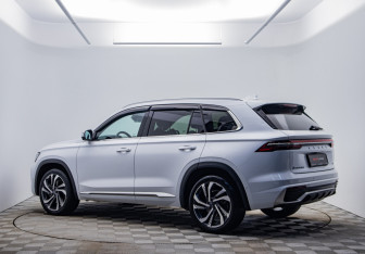 Подержанный автомобиль Geely Monjaro 2024 года (3 фото)