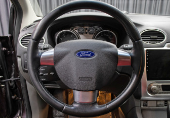 Подержанный автомобиль Ford Focus Hatchback 2010 года (17 фото)