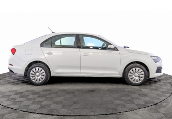 Подержанный автомобиль Skoda Rapid Liftback 2021 года (4 фото)