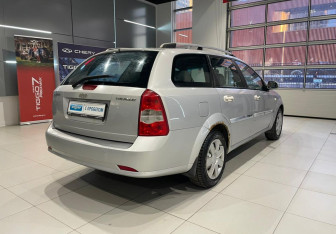 Подержанный автомобиль Chevrolet Lacetti Wagon 2008 года (4 фото)