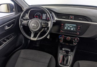 Подержанный автомобиль Kia Rio Hatchback 2021 года (25 фото)