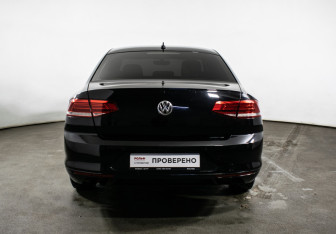 Подержанный автомобиль Volkswagen Passat Sedan 2017 года (6 фото)
