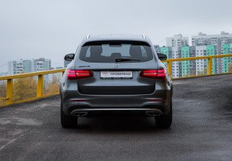 Подержанный автомобиль Mercedes-Benz GLC AMG 2016 года (19 фото)