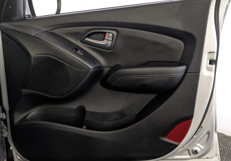 Подержанный автомобиль Hyundai ix35 2014 года (24 фото)