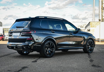 Подержанный автомобиль BMW X7 2022 года (74 фото)