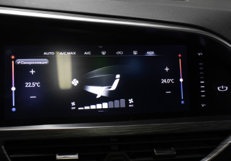 Подержанный автомобиль Geely Tugella 2022 года (21 фото)