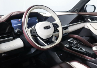 Подержанный автомобиль Geely Monjaro 2022 года (10 фото)