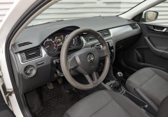 Подержанный автомобиль Skoda Rapid Liftback 2019 года (16 фото)