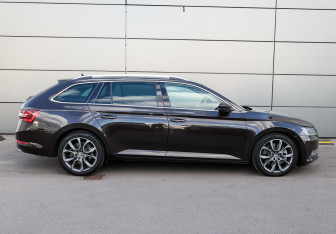 Подержанный автомобиль Skoda Superb Wagon 2016 года (4 фото)