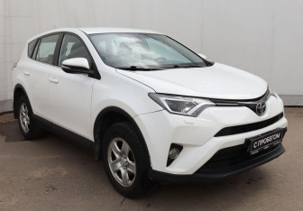 Подержанный автомобиль Toyota RAV4 2016 года (3 фото)