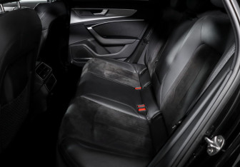 Подержанный автомобиль Audi A6 Sedan 2018 года (10 фото)