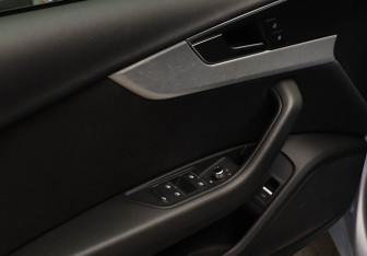 Подержанный автомобиль Audi A4 Sedan 2018 года (22 фото)