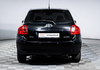 Подержанный автомобиль Toyota Auris Hatchback 2007 года (6 фото)