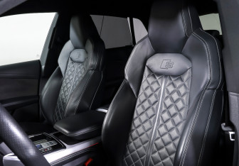 Подержанный автомобиль Audi SQ8 2019 года (25 фото)