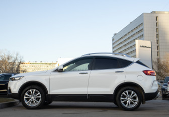 Подержанный автомобиль FAW Besturn X80 2019 года (6 фото)