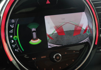 Подержанный автомобиль MINI Clubman Wagon 2021 года (15 фото)