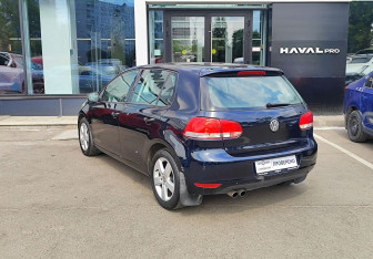 Подержанный автомобиль Volkswagen Golf Hatchback 2012 года (7 фото)