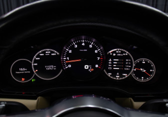 Подержанный автомобиль Porsche Cayenne 2018 года (13 фото)